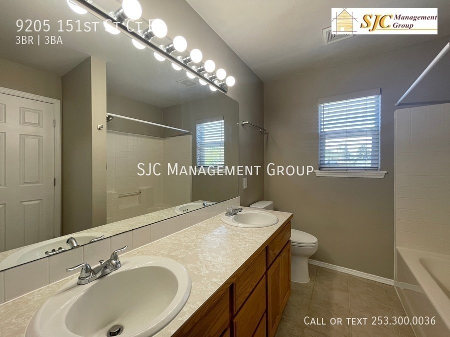 Three bedroom three bath home for rent in South Hill Puyallup property image