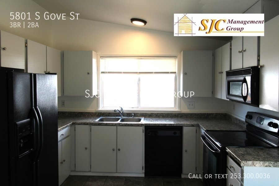 Three bedroom + bonus room, 2 bath home for rent is Tacoma property image