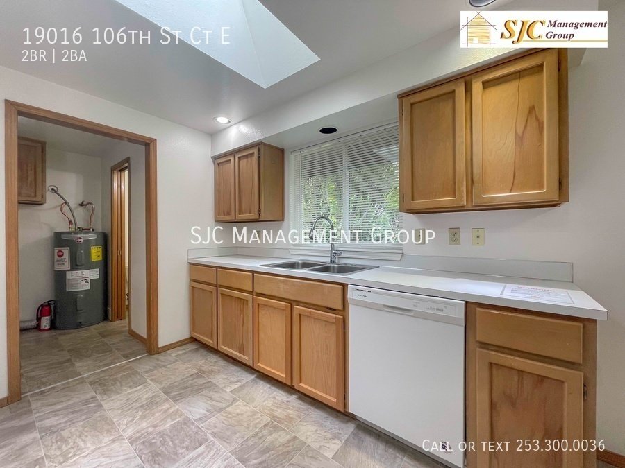 One story duplex for rent in Bonney Lake property image
