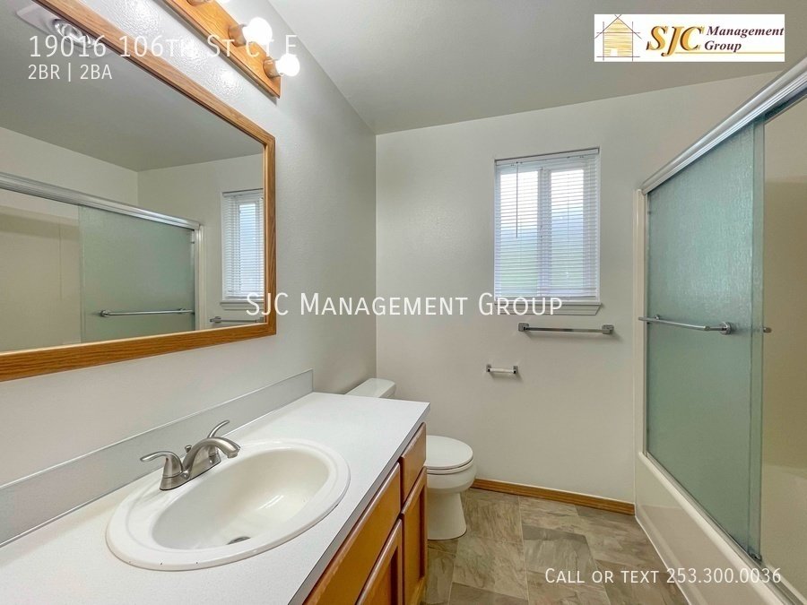 One story duplex for rent in Bonney Lake property image