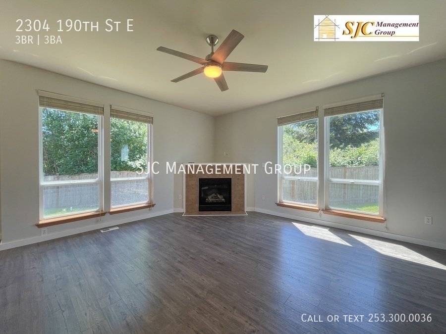 Three bedroom (+bonus room) 2.5 bath South Tacoma property image
