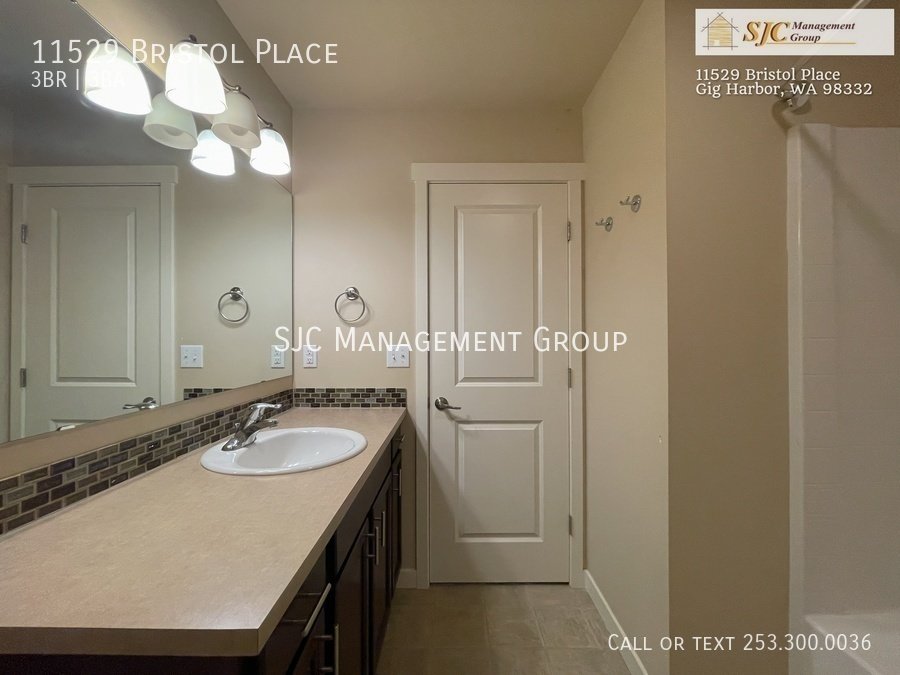 Gorgeous 3 Bedroom Gig Harbor Townhome property image