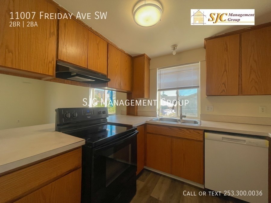Two bedroom 1.5 bath townhome for rent Lakewood property image