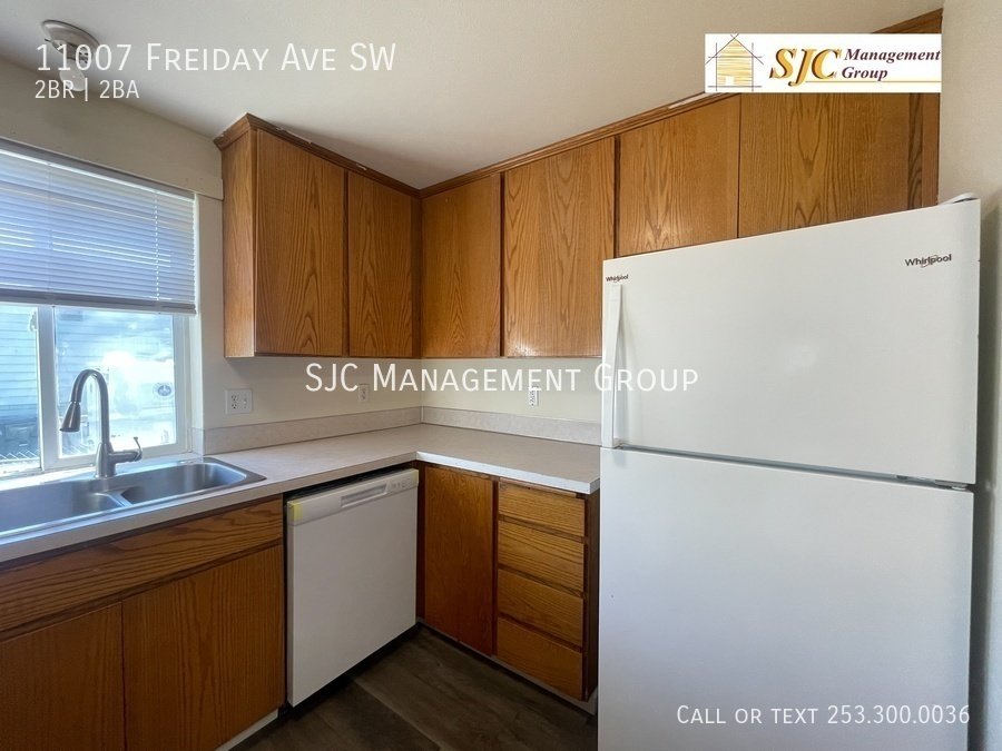 Two bedroom 1.5 bath townhome for rent Lakewood property image