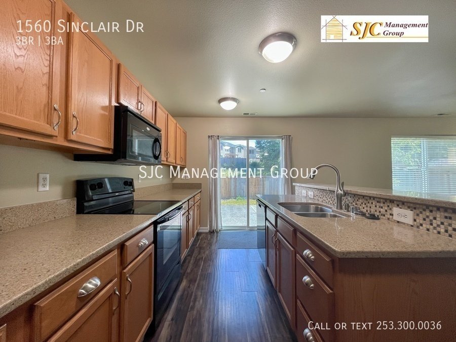 Three Bedroom 2.5 bath home for rent in Dupont property image