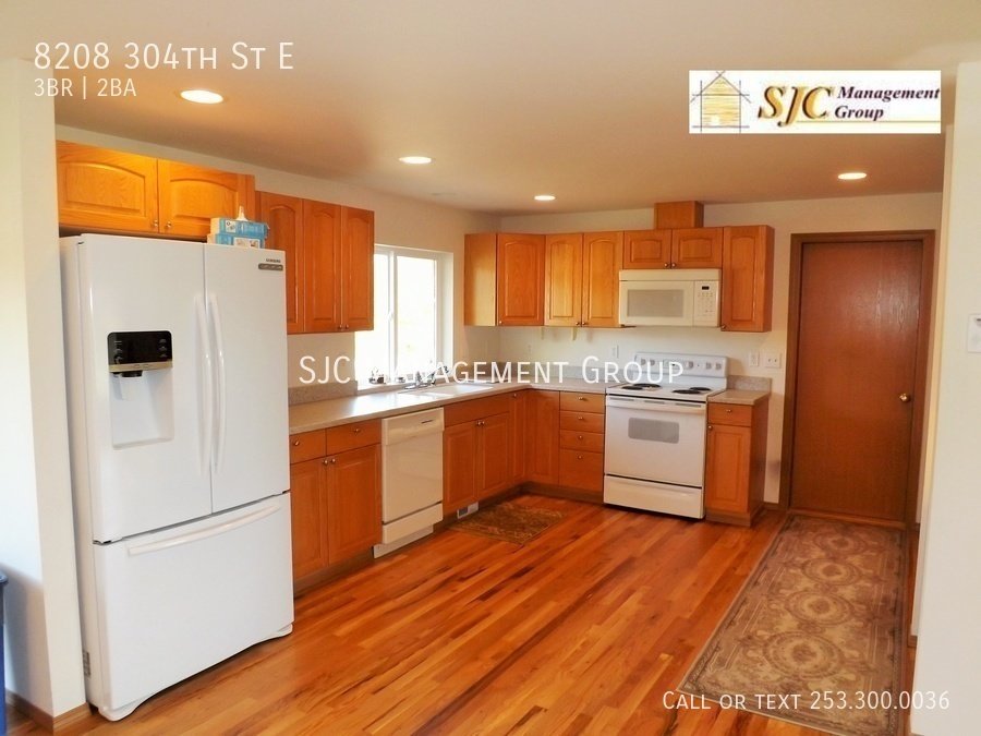 Country living, wide open spaces and a view of Mt Rainier to die for! property image