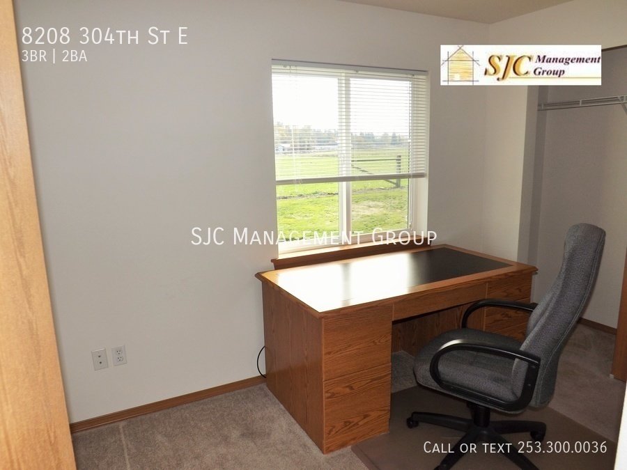 Country living, wide open spaces and a view of Mt Rainier to die for! property image