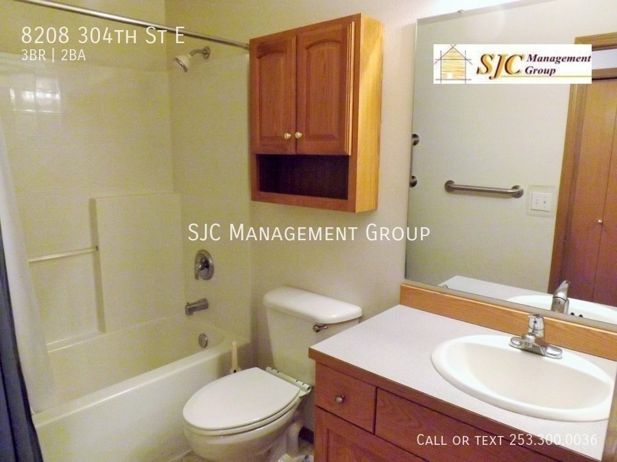 Country living, wide open spaces and a view of Mt Rainier to die for! property image