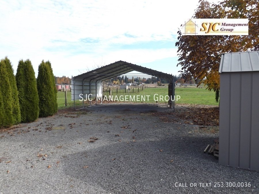 Country living, wide open spaces and a view of Mt Rainier to die for! property image