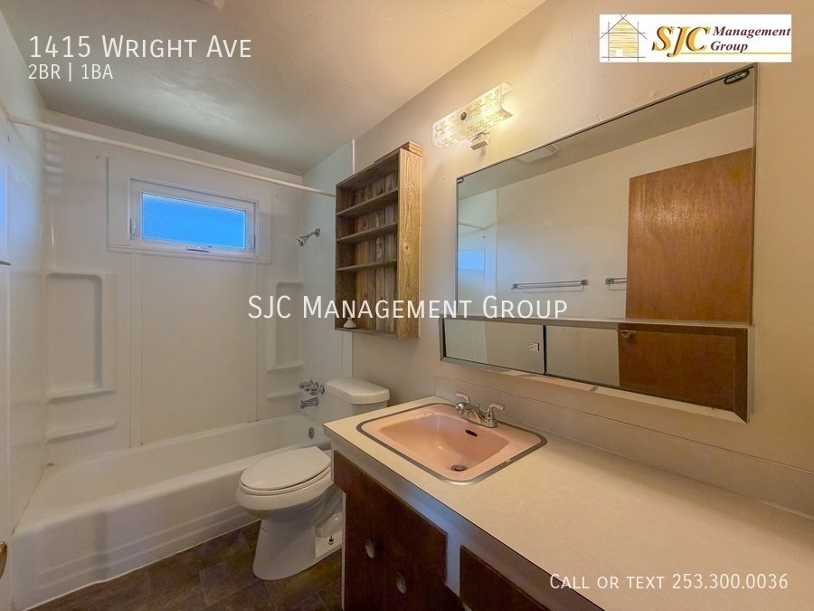 Two bedroom one bath duplex in Sumner property image