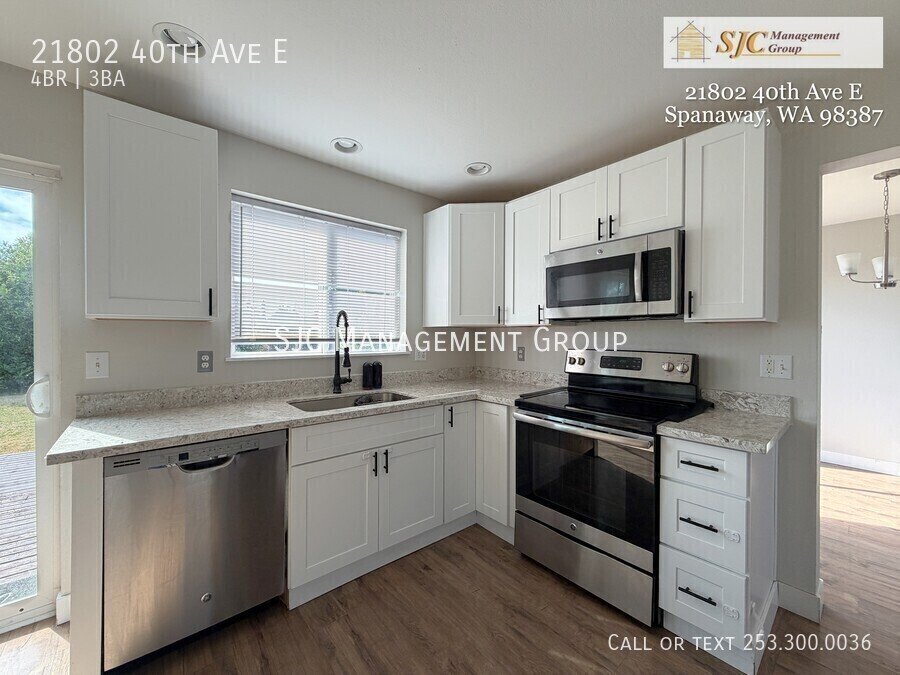 Spacious 4 bedroom Spanaway home, Huge yard property image