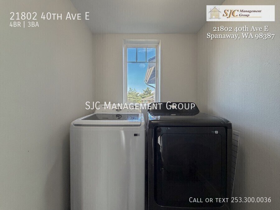 Spacious 4 bedroom Spanaway home, Huge yard property image