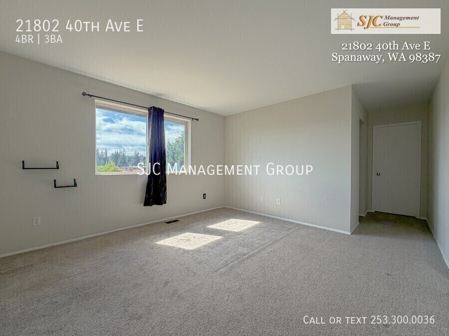 Spacious 4 bedroom Spanaway home, Huge yard property image