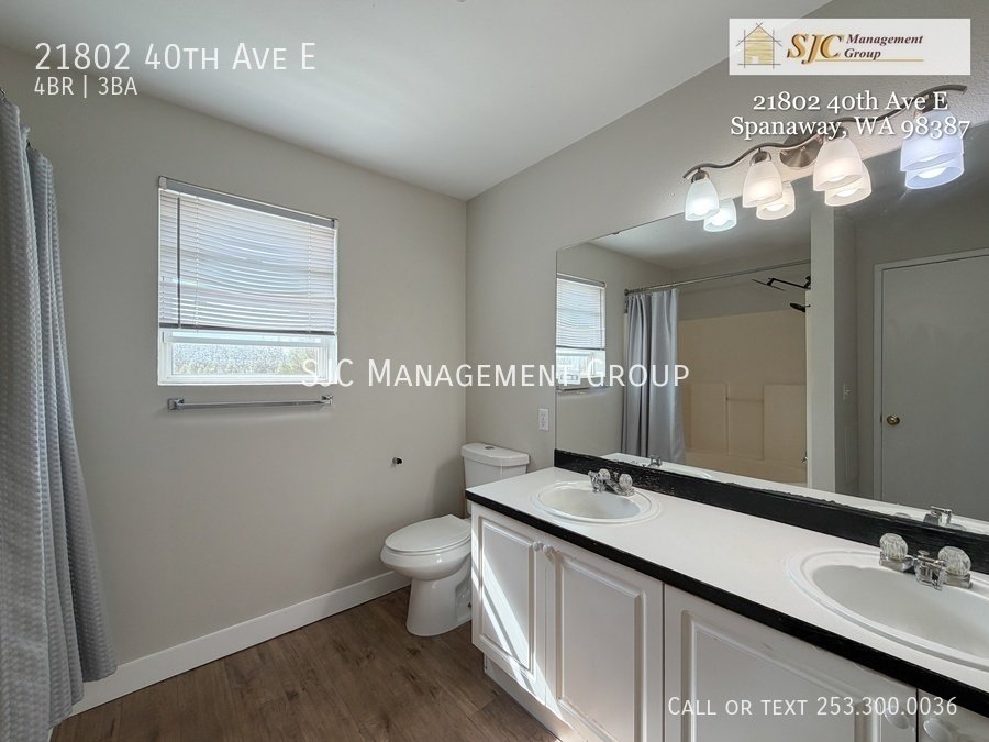 Spacious 4 bedroom Spanaway home, Huge yard property image