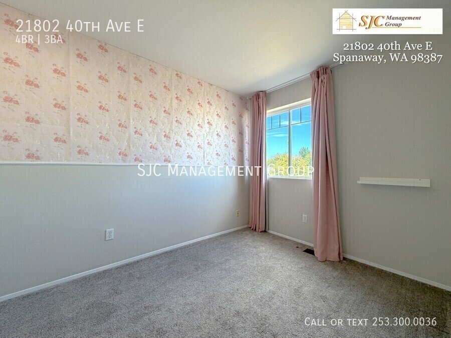 Spacious 4 bedroom Spanaway home, Huge yard property image