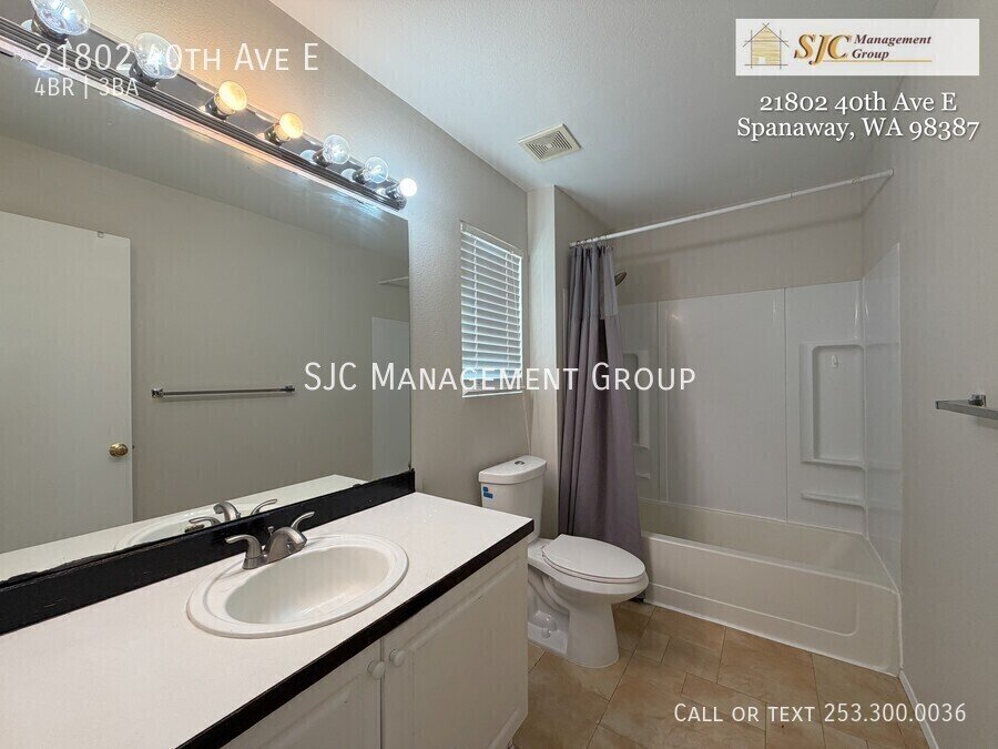Spacious 4 bedroom Spanaway home, Huge yard property image