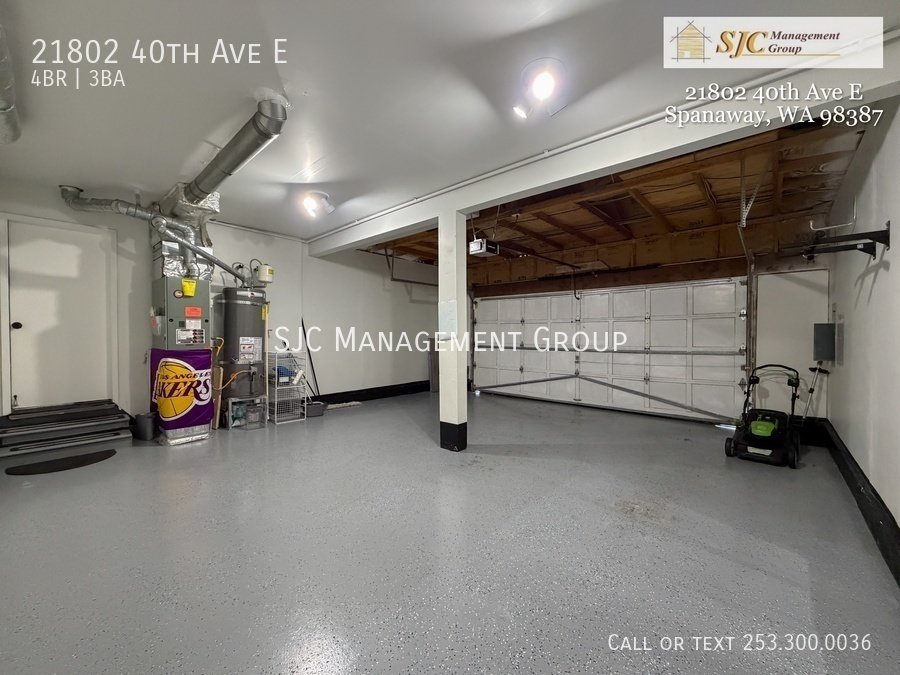 Spacious 4 bedroom Spanaway home, Huge yard property image