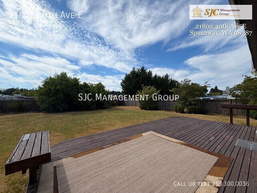 Spacious 4 bedroom Spanaway home, Huge yard property image