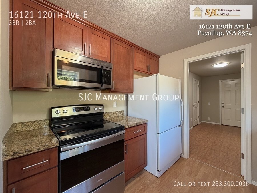 Lovely South Hill Rambler  3 bedrooms, Bonus Room +Huge yard! property image