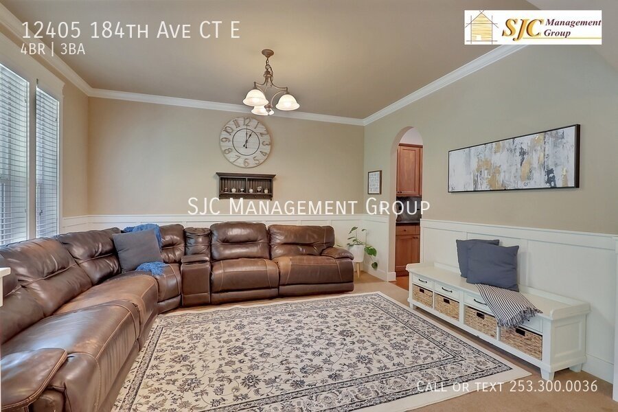 $500 off first month's rent - Four Bedroom three bath home for rent in Falling Water Bonney Lake property image