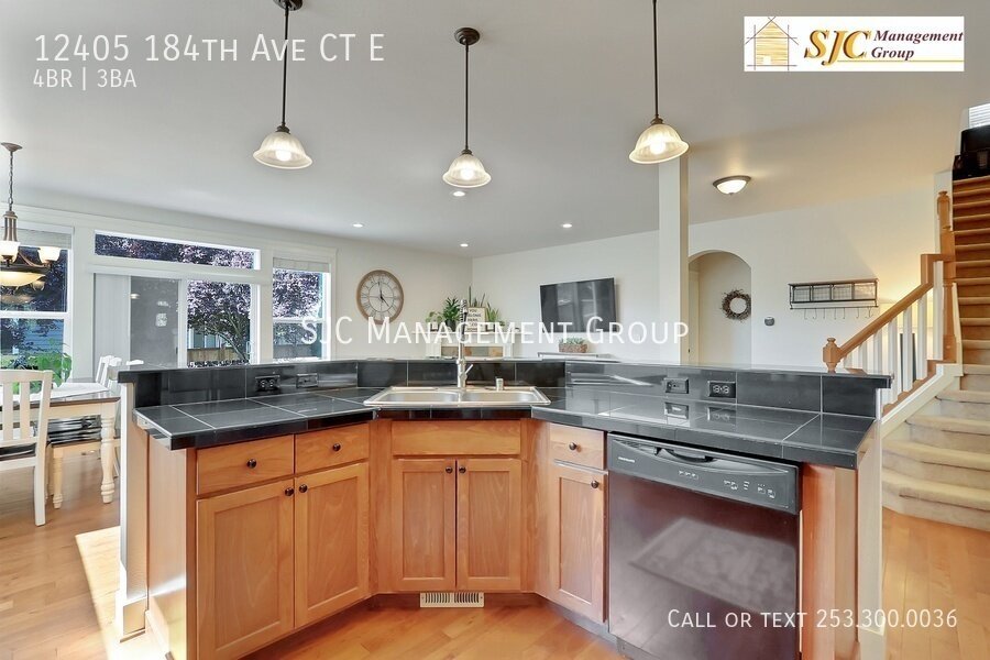 $500 off first month's rent - Four Bedroom three bath home for rent in Falling Water Bonney Lake property image