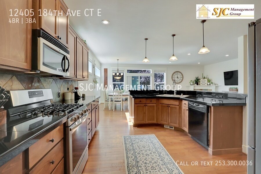 $500 off first month's rent - Four Bedroom three bath home for rent in Falling Water Bonney Lake property image