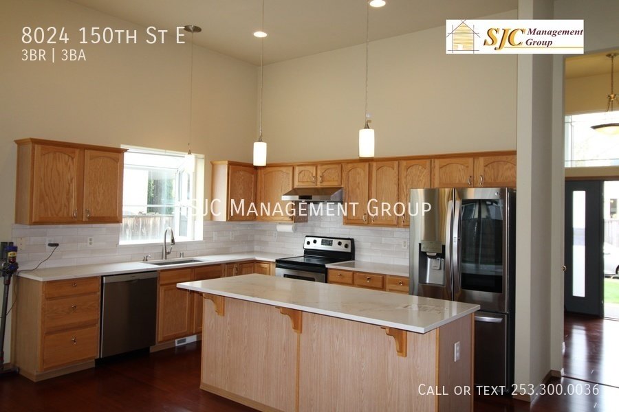 Three bedroom 2.5 bath with bonus space and office for rent in South Hill Puyallup property image