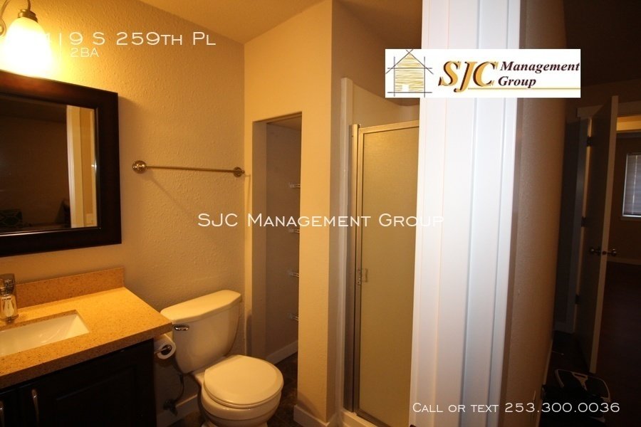 One story home for rent in Kent. property image
