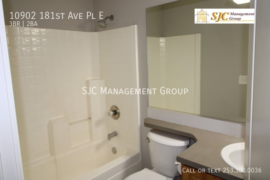 Three Bedroom 2 Bath Rambler for rent in Bonney Lake property image