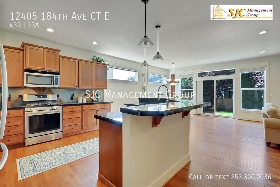 Four Bedroom three bath home for rent in Falling Water Bonney Lake property image