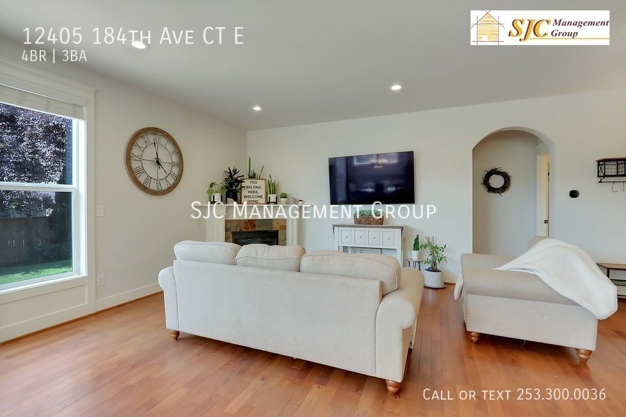 Four Bedroom three bath home for rent in Falling Water Bonney Lake property image