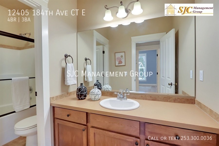 Four Bedroom three bath home for rent in Falling Water Bonney Lake property image
