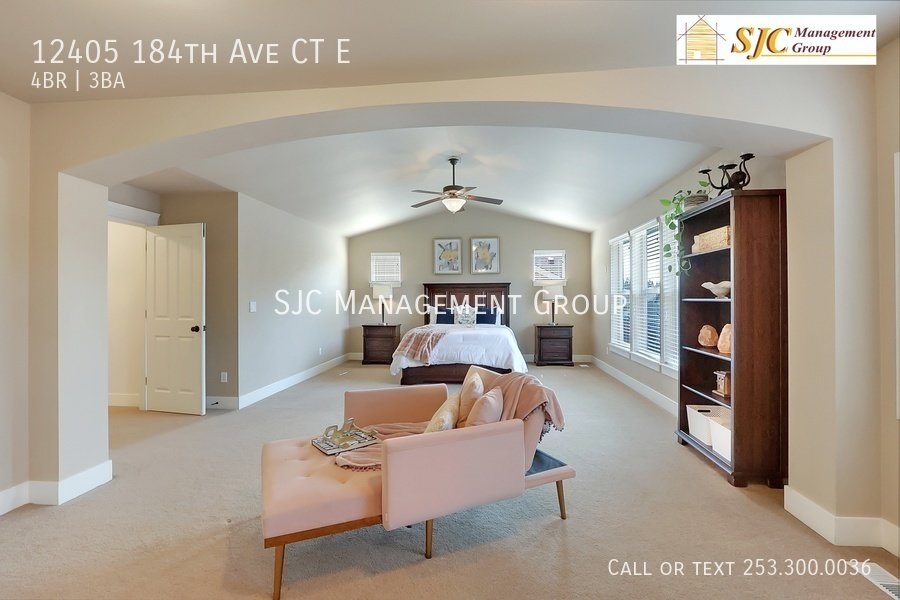 Four Bedroom three bath home for rent in Falling Water Bonney Lake property image