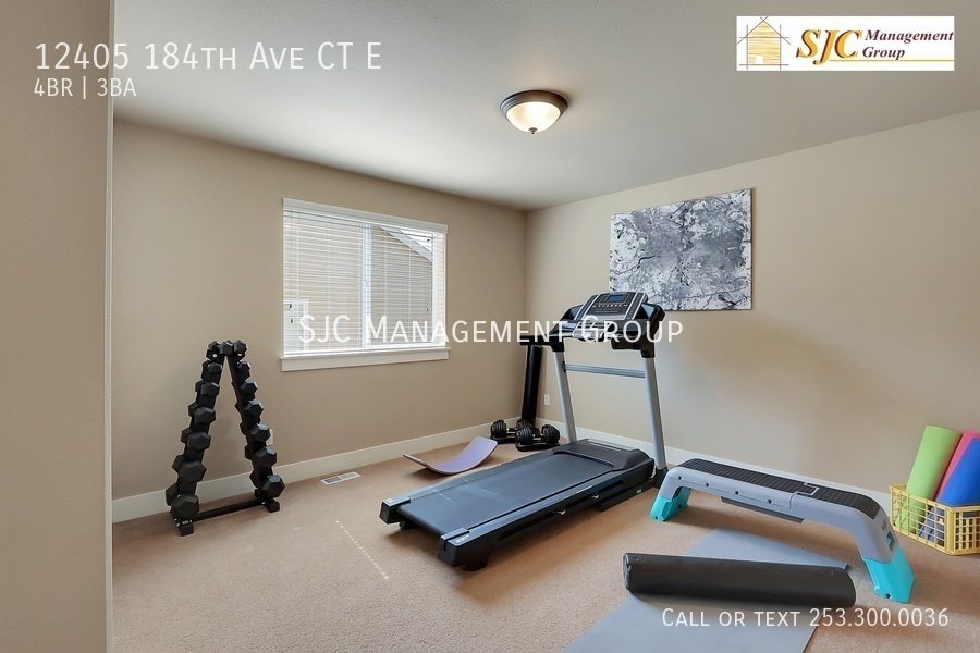 Four Bedroom three bath home for rent in Falling Water Bonney Lake property image