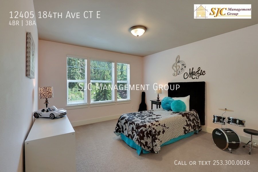 Four Bedroom three bath home for rent in Falling Water Bonney Lake property image