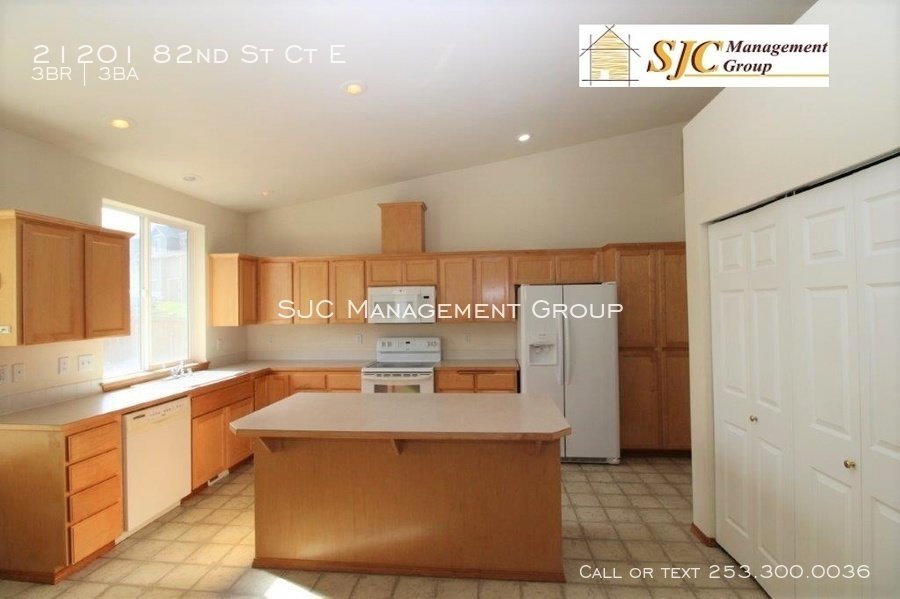 Lovely corner lot home for rent in the Springhaven development in Bonney Lake property image