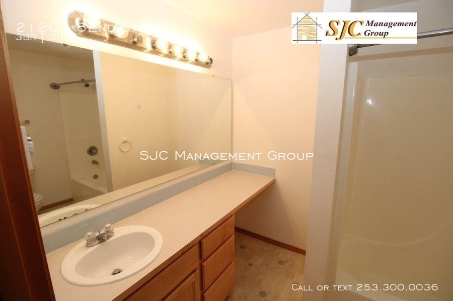 Lovely corner lot home for rent in the Springhaven development in Bonney Lake property image