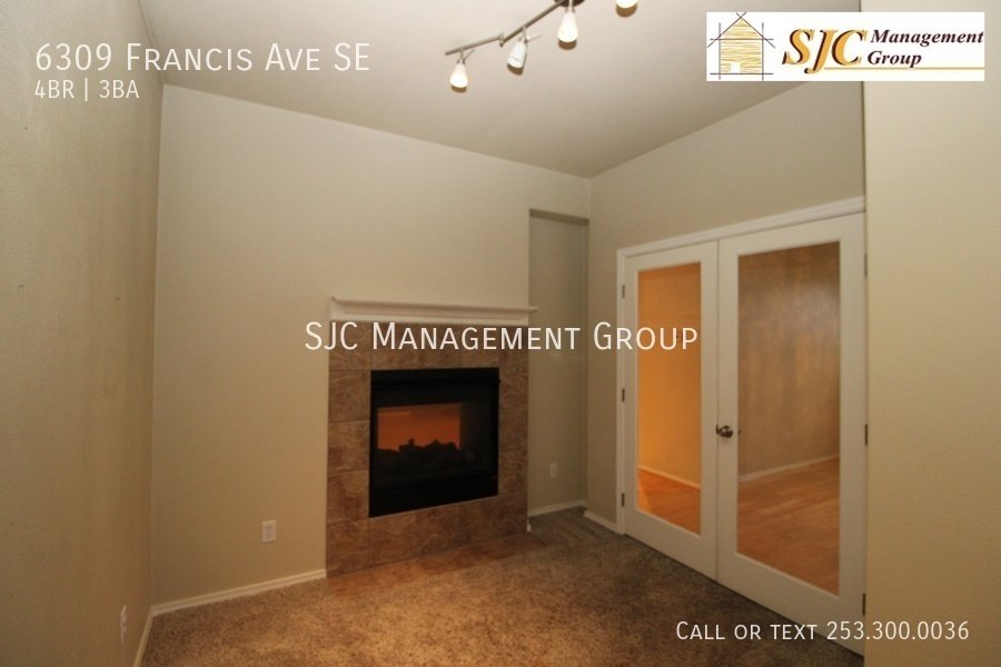 Four bedroom home in Lakeland Hills neighborhood for rent property image