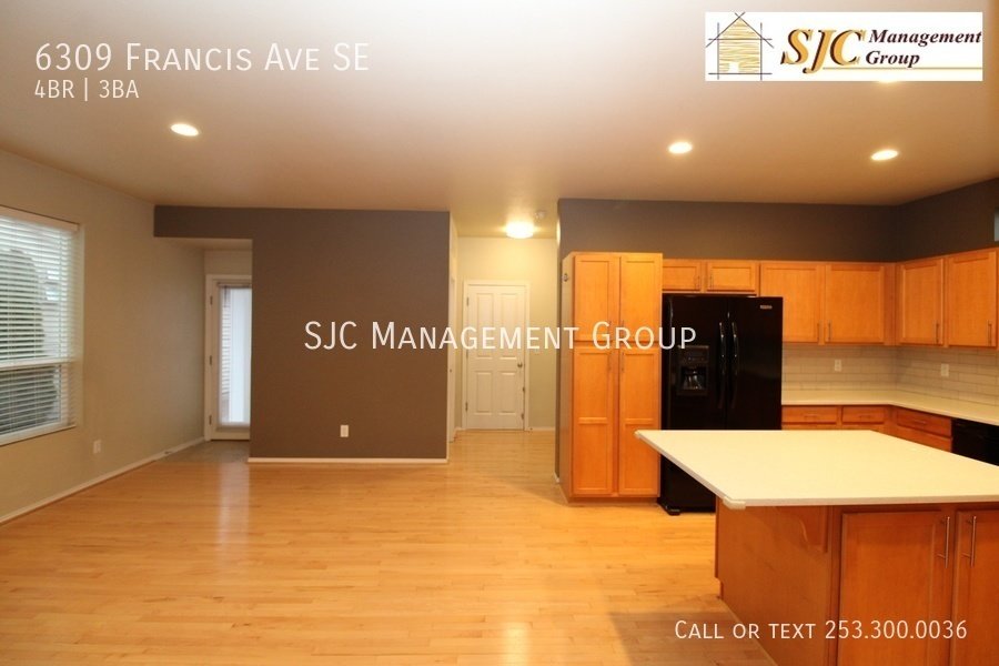 Four bedroom home in Lakeland Hills neighborhood for rent property image