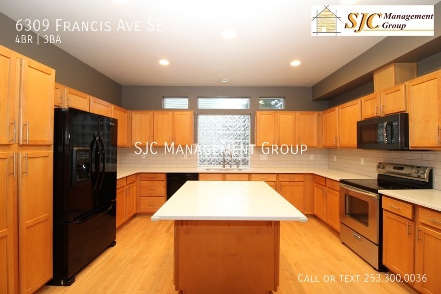 Four bedroom home in Lakeland Hills neighborhood for rent property image