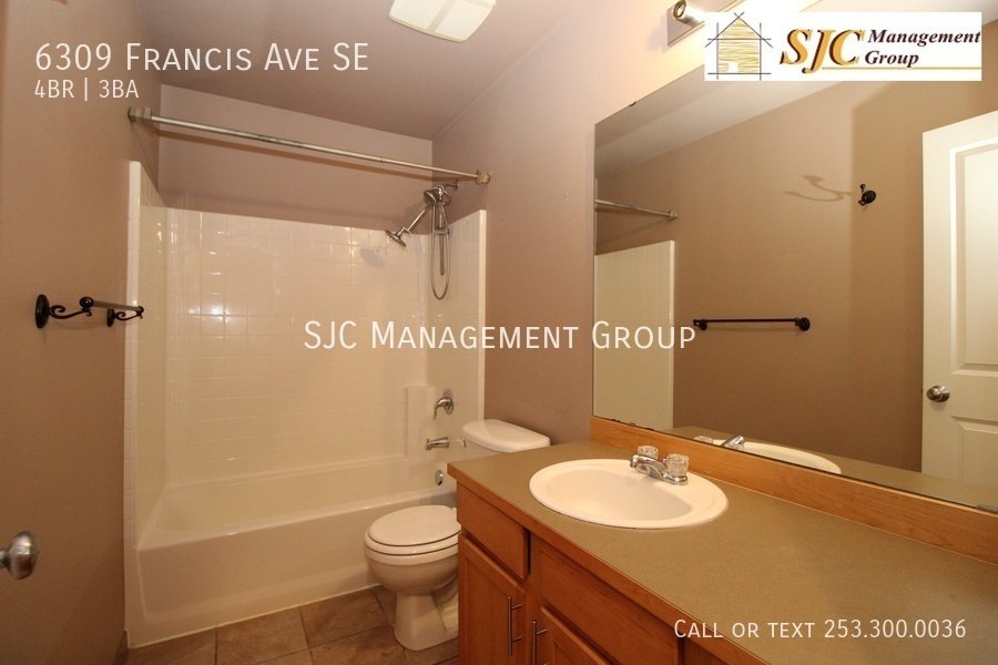 Four bedroom home in Lakeland Hills neighborhood for rent property image