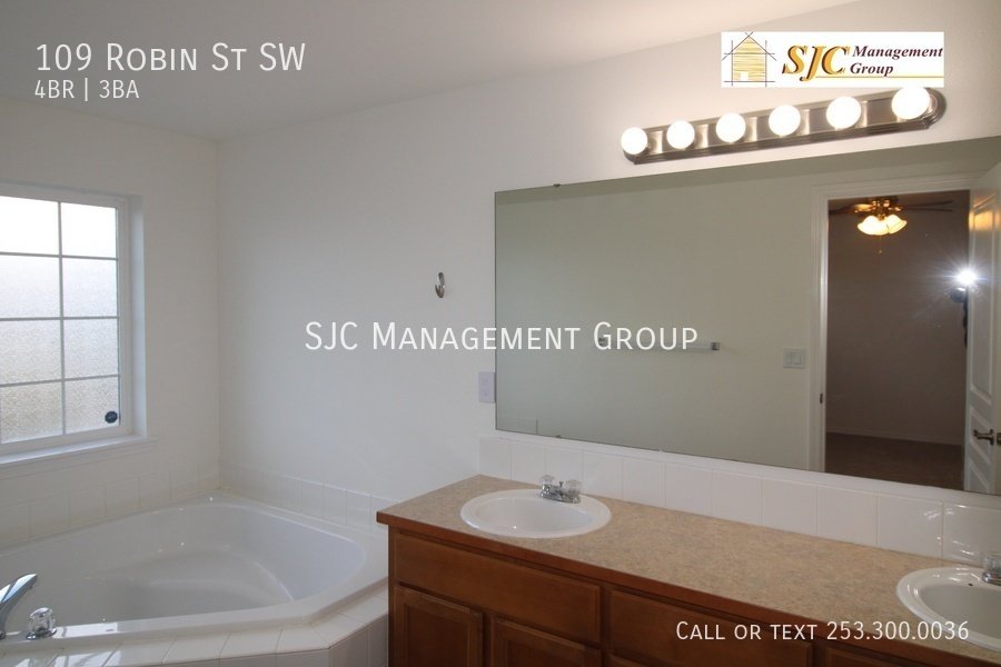 Four bedroom home for rent in Orting property image