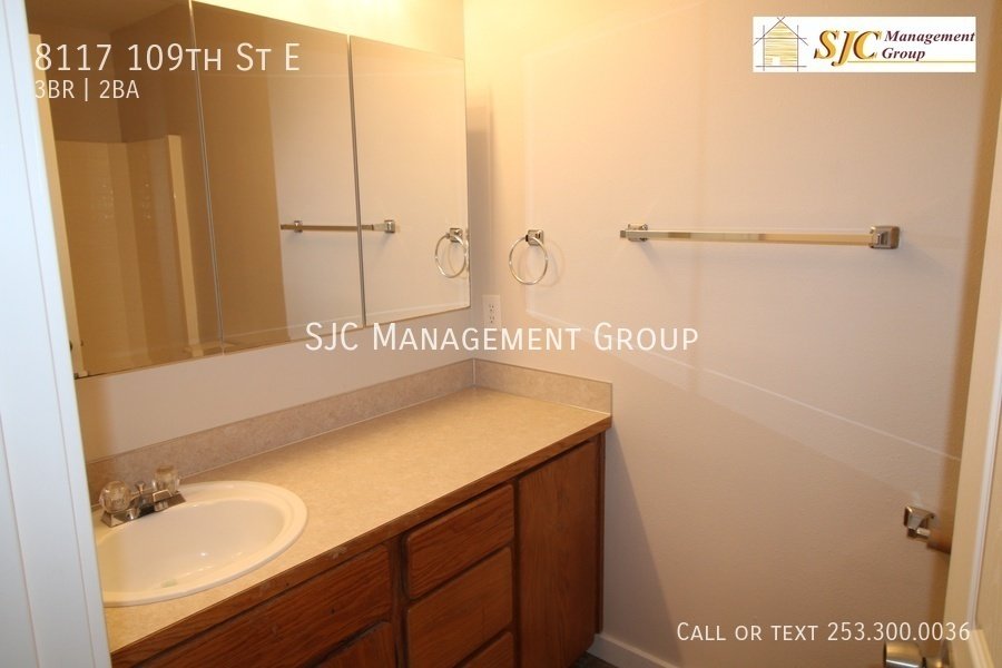 Three Bedroom 2 Bath Duplex South Hill Puyallup property image