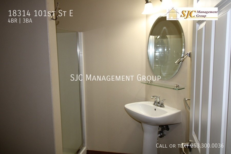 Four Bedroom+bonus room, 2.75 bath home for rent in Bonney Lake property image