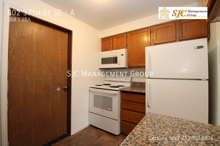 Three bed, one and a half bath town-home for rent in Auburn. property image