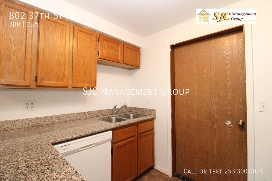 Three bed, one and a half bath town-home for rent in Auburn. property image