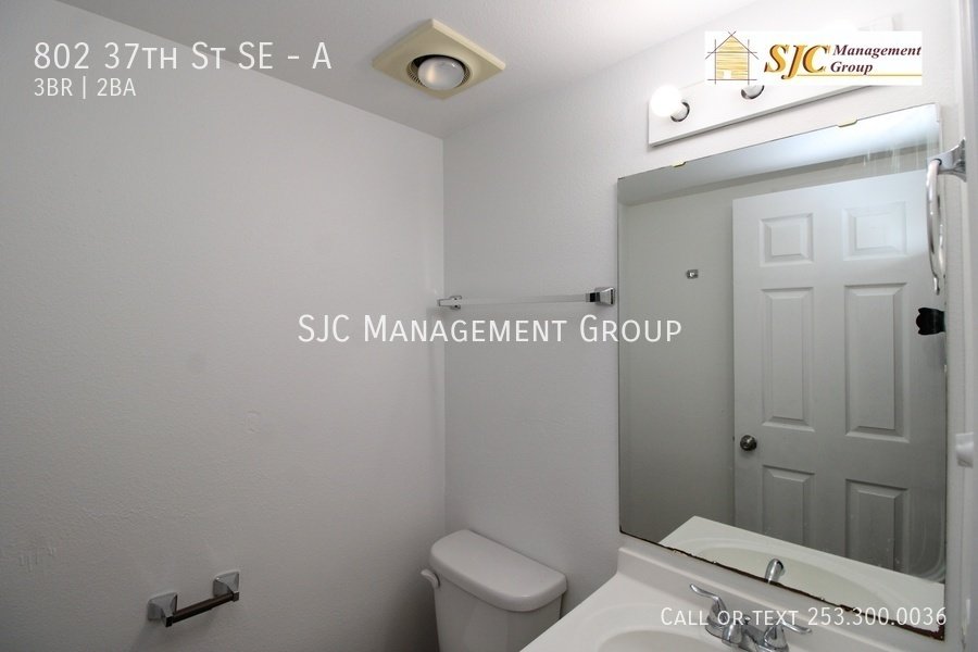 Three bed, one and a half bath town-home for rent in Auburn. property image