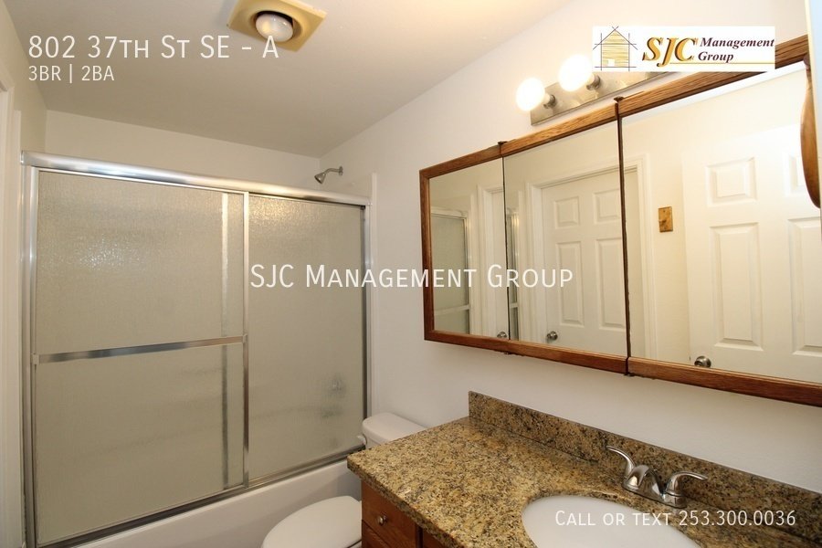 Three bed, one and a half bath town-home for rent in Auburn. property image