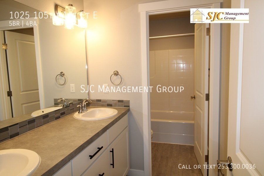 Five Bedroom 3.5 bath Townhome in Edgewood property image