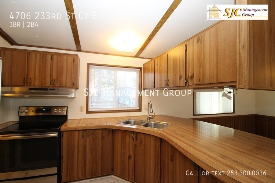 Three bedroom home for rent in Spanaway property image